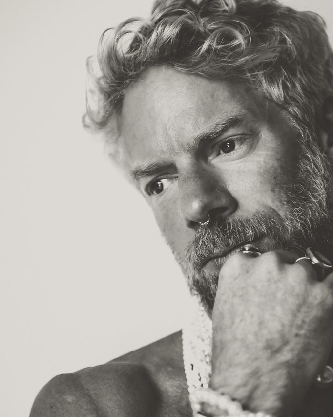Black and white portrait, hand at the chin, gaze lowered